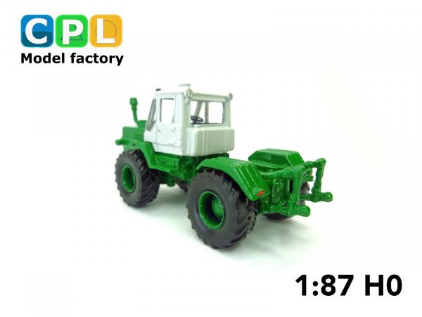 Traktor T150-K Charkiv grün - weiß  mit Motorverkleidung